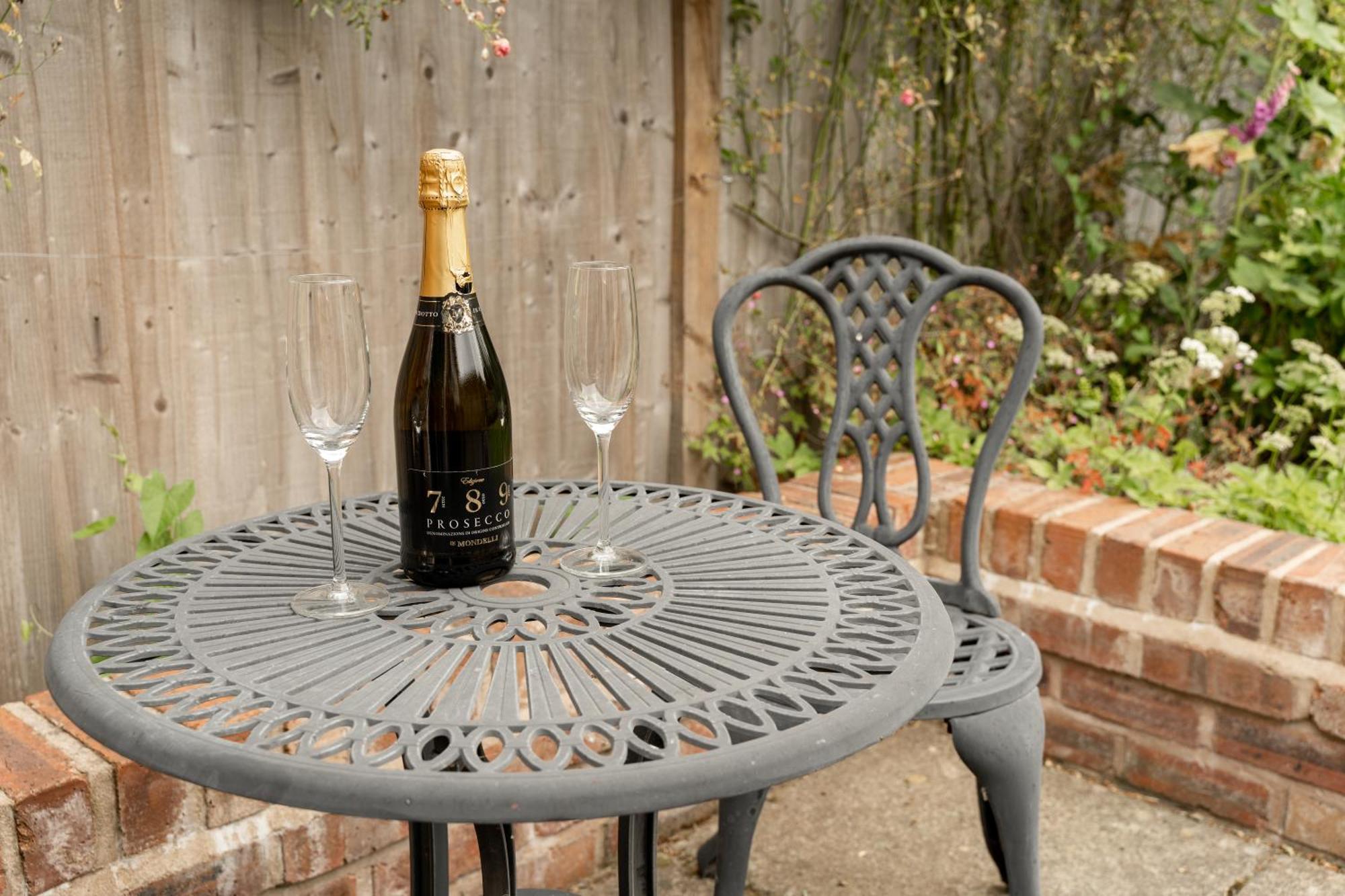 Cosy 2 Bed Cottage In Charming Village Of Christleton - For Up To 5 외부 사진