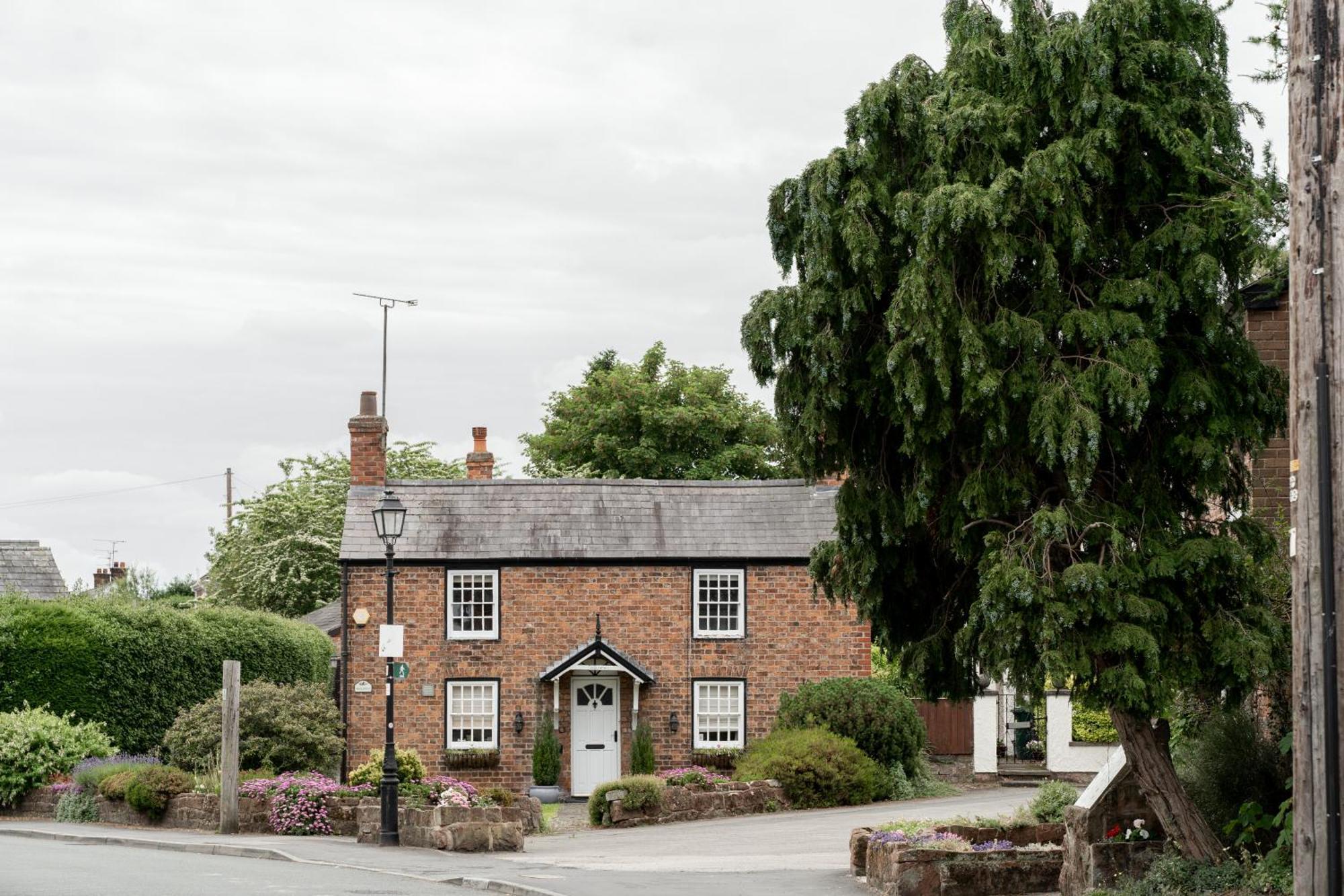 Cosy 2 Bed Cottage In Charming Village Of Christleton - For Up To 5 외부 사진